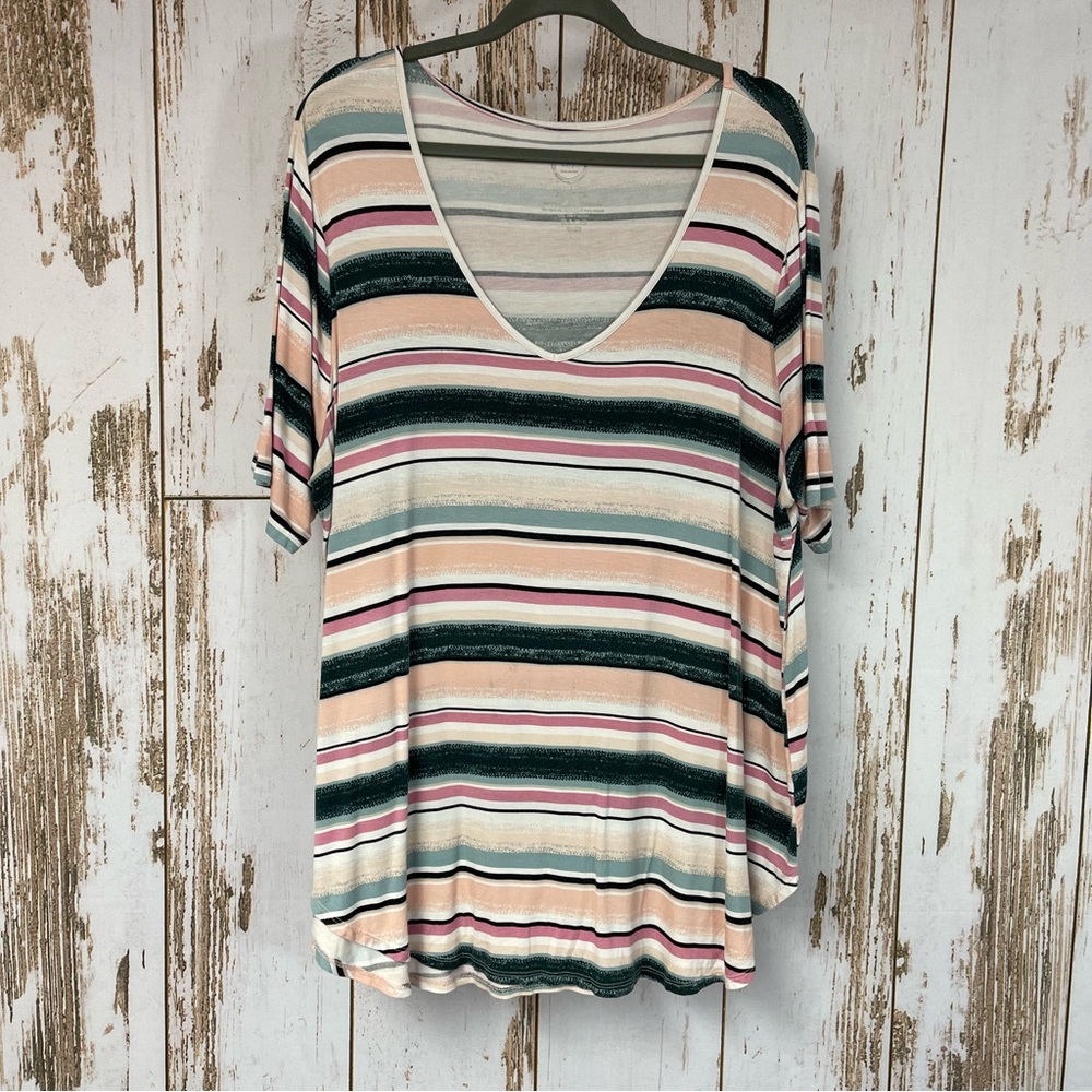 Maurices, 24/7 Comfort Stripe Scoop Neck T-Shirt Size 2X. In excellent condition